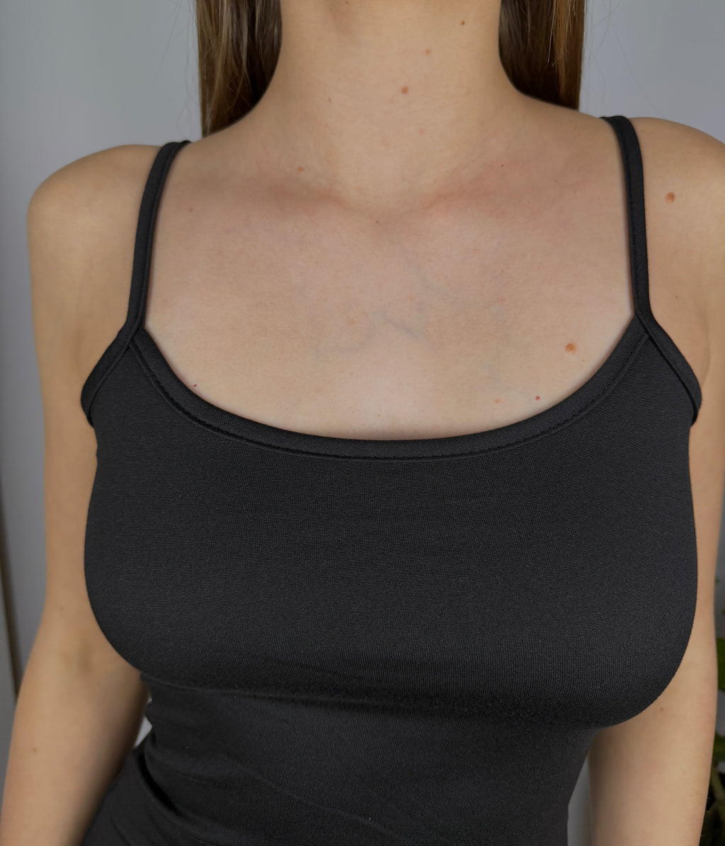 Długa dopasowana sukienka na ramiączkach - czarna