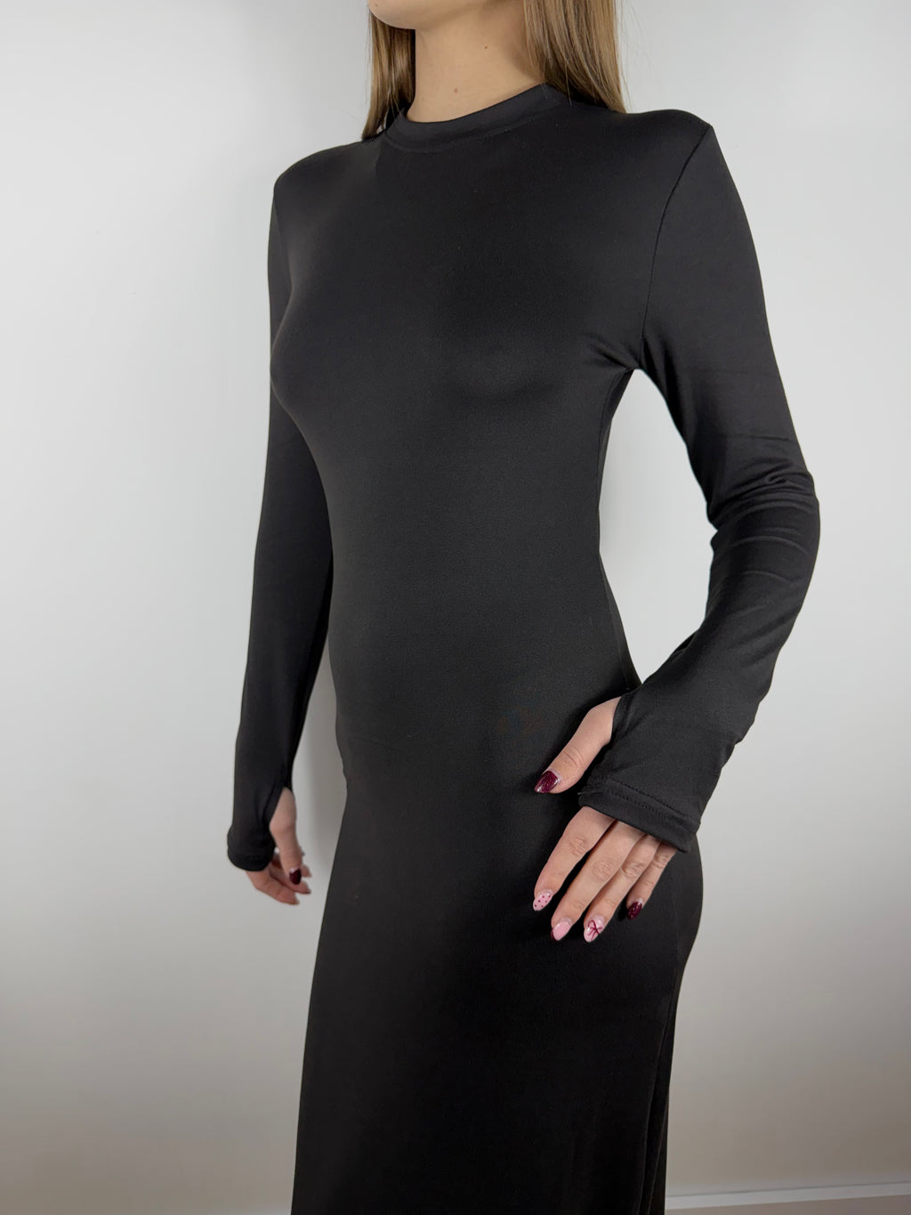 Dopasowana sukienka na długi rękaw czarna